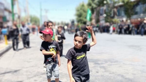 حضور پرشور کودکان و نوجوانان یاسوجی در روز عاشورا 
