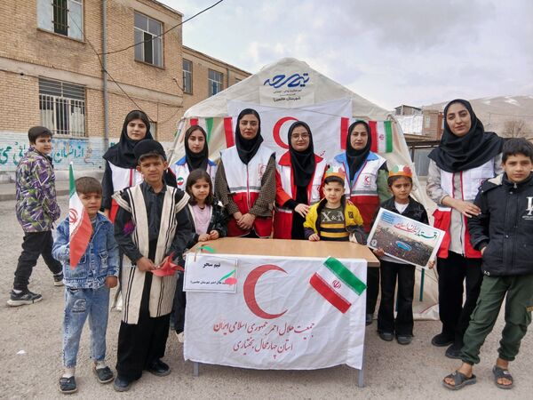 مردم شهرستان خانمیرزا در راهپیمایی ۲۲ بهمن وحدت را به نمایش گذاشتند