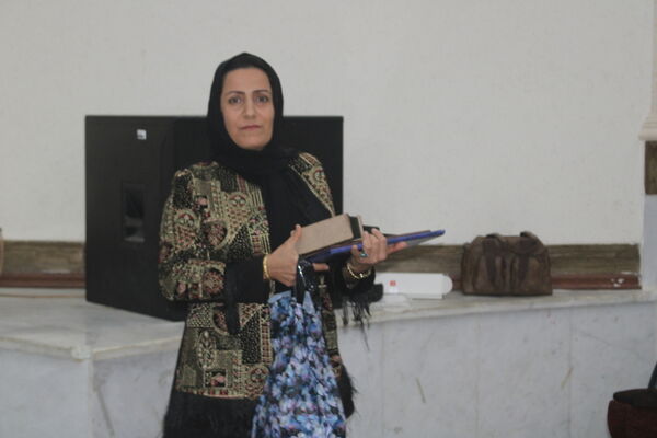 تجلیل از برگزیدگان دبیرستان شهید بهشتی شهرستان بوشهر (2)