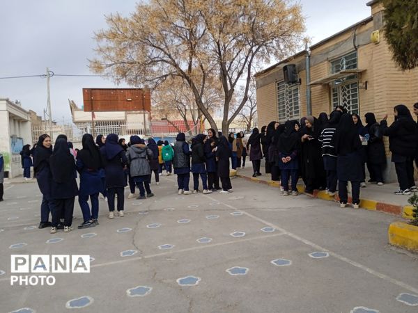 اعلام نتایج امتحانات نوبت اول دبیرستان عزت طلایی به والدین دانش آموزان 