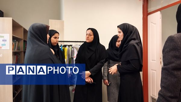 نمایشگاه دست‌سازه در دبیرستان ذبیح الله هوشیار