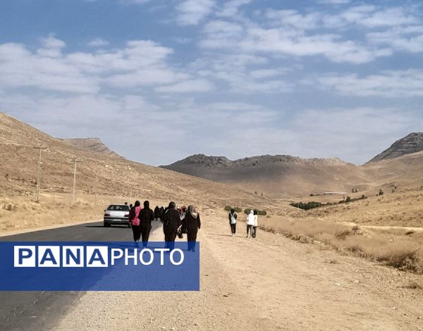 خروش مردم در پیاده‌روی جاماندگان اربعین سمیرم