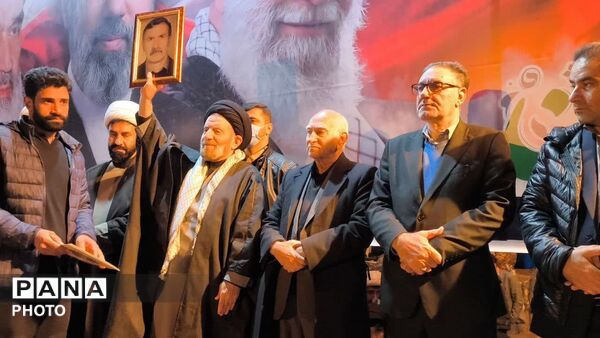 مردم دلفان در شب چهلم مراسم شهید آیت‌الله سید علی خامنه‌ای گردهم آمدند