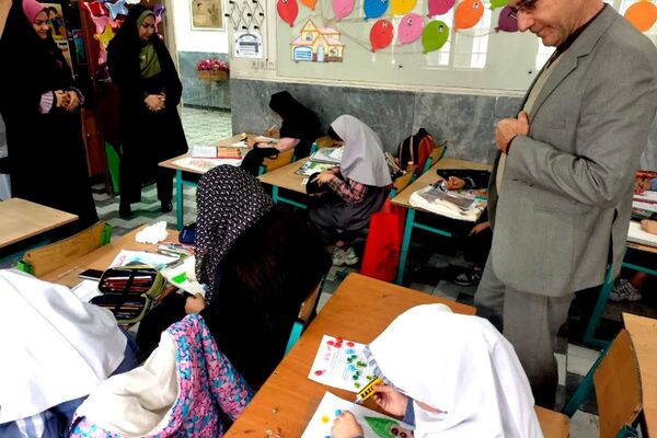 مسابقات هنر و خلاقیت دانش‌آموزان در مدرسه ۱۰ دی