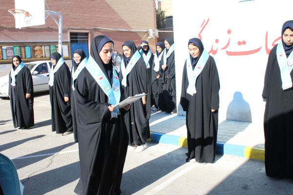جوشش غیرت و همدلی دانش‌آموزان رباط‌کریم در مراسم وطن‌یار