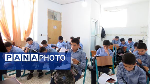 برگزاری آزمون آغازین هماهنگ استانی در آموزشگاه نمونه دولتی زنده یاد زرتاش خلیل آباد 