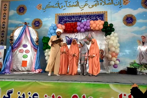 مراسم روز مادر و تحلیف پیشتازان در دبستان شهید سرافراز