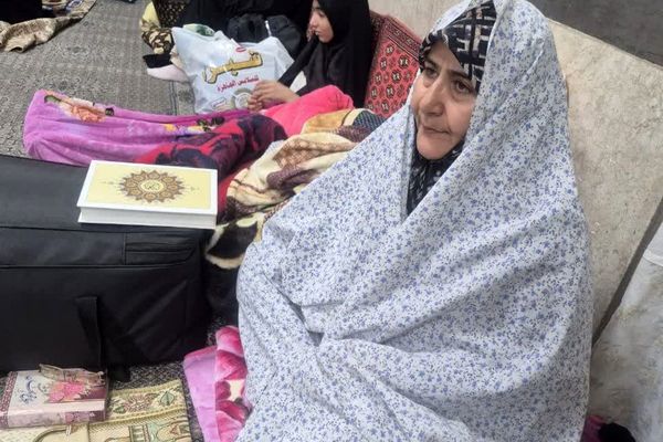 اعتکاف دانش‌آموزی رباط‌کریم با پرچم‌گردانی حضرت ابوالفضل(ع)