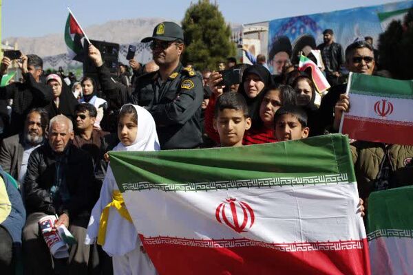 حضور پرشور دانش‌آموزان گچساران در راهپیمایی ۲۲ بهمن