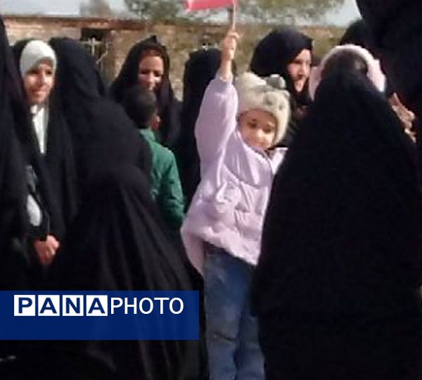 نسل آینده در راهپیمایی ۲۲ بهمن شهرستان کندر دیده شد