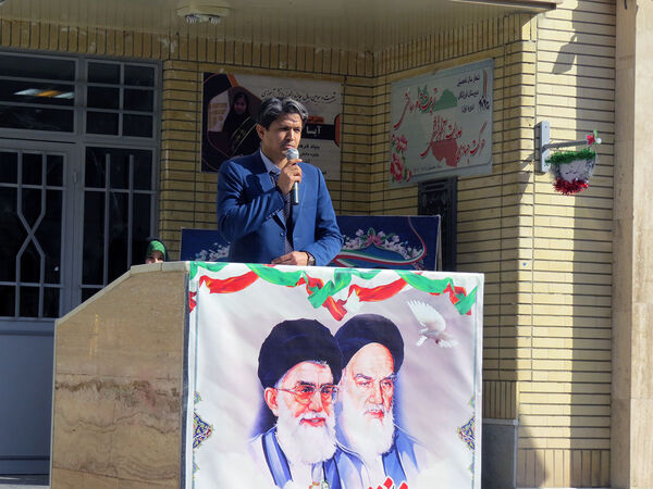 زدن زنگ انقلاب در مدرسه دخترانه فرزانگان شهرستان بجنورد 