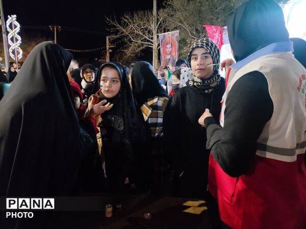 استقرار شبانه امدادگران هلال احمر شهرستان تویسرکان در اجتماعات مردمی