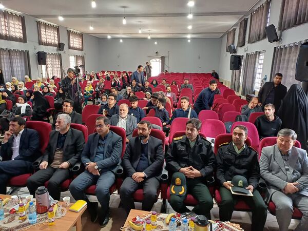 تجلیل از برگزیدگان 2 جشنواره پرورشی در شهرستان زرقان 