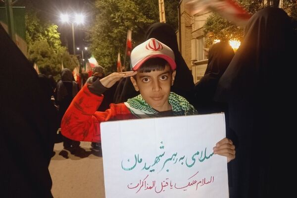فرقی نمی کند کوچک و بزرگ پای کاریم