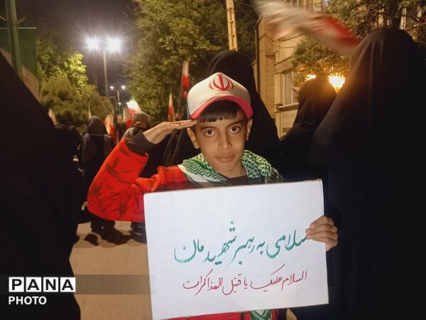 فرقی نمی کند کوچک و بزرگ پای کاریم