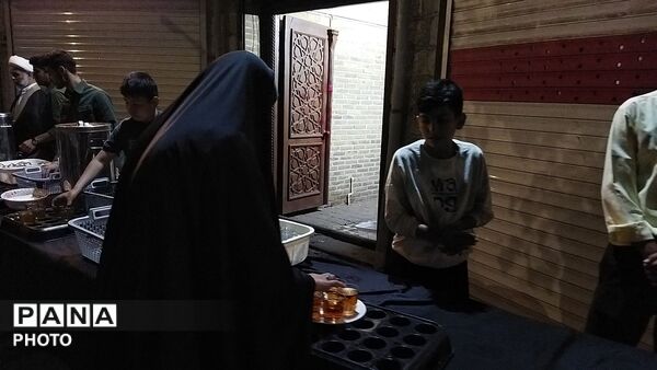 گذری بر چایخانه حوزه علمیه گلشن در هشتاد و پنجمین شب از اجتماعات مردمی نیشابور 
