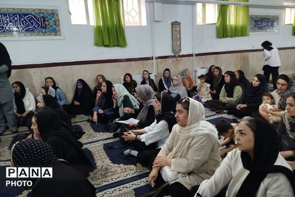 جلسه آموزش خانواده با محوریت فرزندپروری موفق در دبستان معصومیه