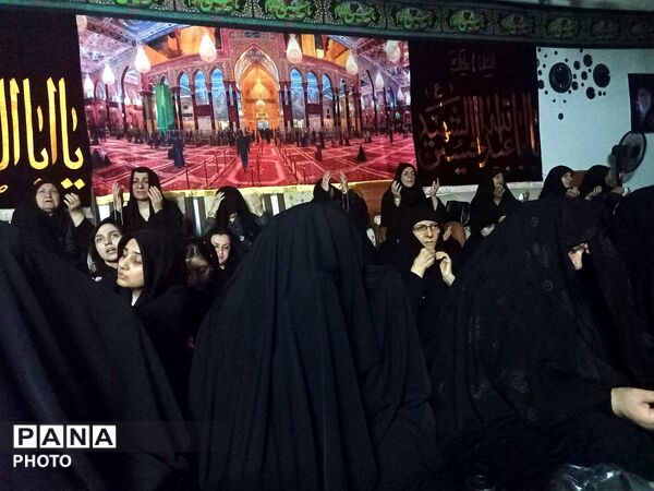 همراهی هیات زینب کبری(س) با کاروان نمادین اسرای کربلا