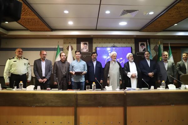 تقدیر از رتبه دوم کنکور سراسری در شورای برنامه‌ریزی آموزش و پرورش قم