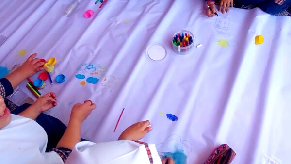 از نمایش تا نقاشی همگانی؛ روزی پر از شادی در دبستان سوم شعبان ناحیه یک یزد