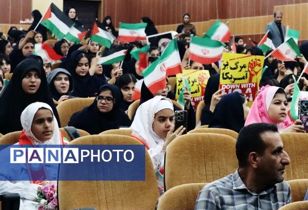 تجمع دانش‌آموزان آموزشگاه‌های شمال غرب شیراز در روز دانش‌آموز