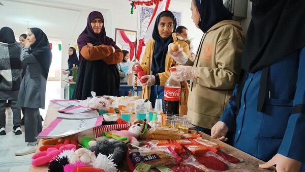 برپایی بازارچه کسب و کار دانش‌آموزی مدرسه الزهرا مارگون