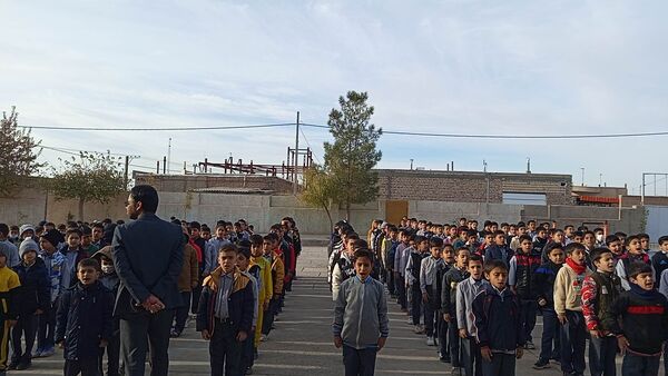 مراسم صبحگاهی در مدرسه پسرانه برادران ابراهیمی نیا