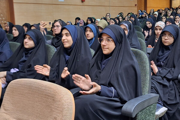 تقدیر از چهره های روشن در محفل ایمان 