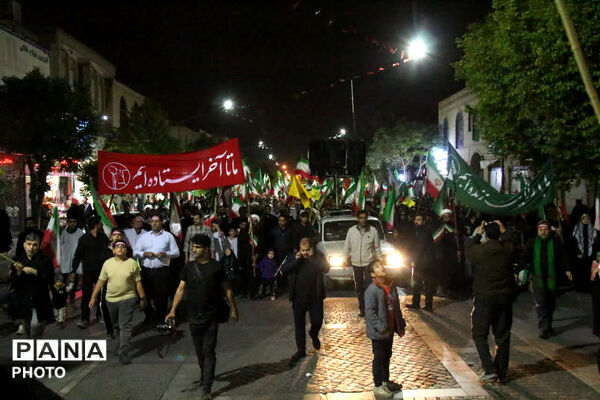 دسته کفن پوشان یزدی در سوگ رهبر انقلاب