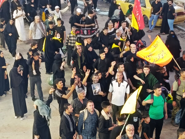 عاشقان حسینی در مسیر پیاده‌روی اربعین حسینی