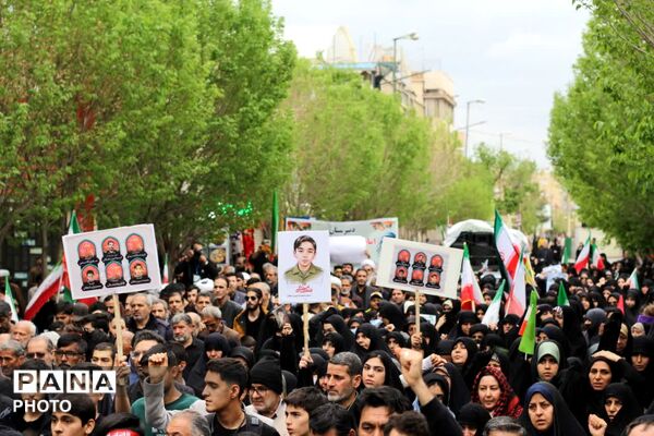 تشییع پیکر آخرین بازمانده شهدای خانواده دهقان در قم