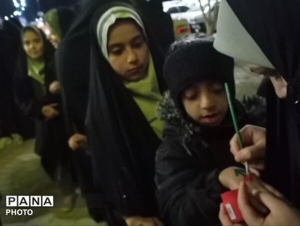 حضور گسترده دانش آموزان خدیجه کبری ابرکوه در گرامیداشت شهدای میناب
