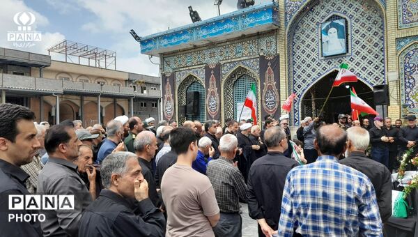 تشییع نمادین رهبر شهید