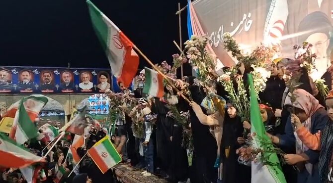  تقدیر از نوجوانان در تجمعات شبانه امامزاده موسی مبرقع(ع)