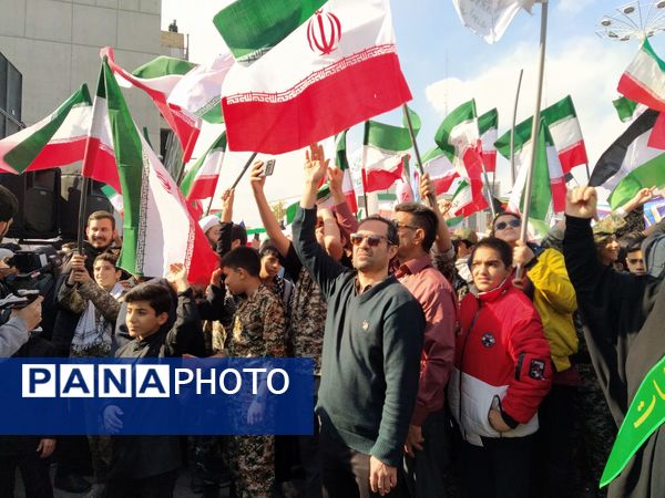  راهپیمایی  روز دانش آموز در مشهد با قلب هایی از جنس عزای حضرت فاطمه (س)