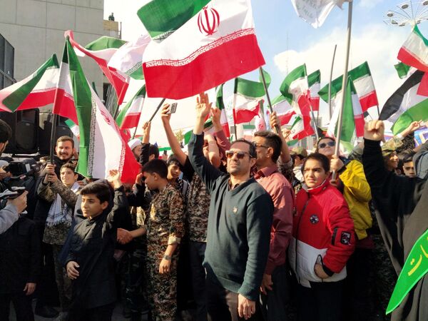  راهپیمایی  روز دانش آموز در مشهد با قلب هایی از جنس عزای حضرت فاطمه (س)