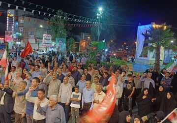 شب های پایداری واتحادمردم وفرهنگیان شهرستان کوهدشت درمیدان امام خمینی