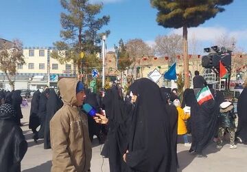 ما با شرکت در راهپیمایی ۲۲ بهمن نشان‌دادیم پای کار انقلاب هستیم 