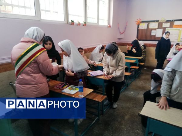 موکب دانش‌آموزی مدرسه ۲۲ بهمن به‌مناسبت ولادت حضرت مهدی (عج)