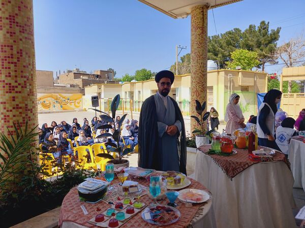 نواخته شدن زنگ سلامت در دبیرستان بهار آزادی 