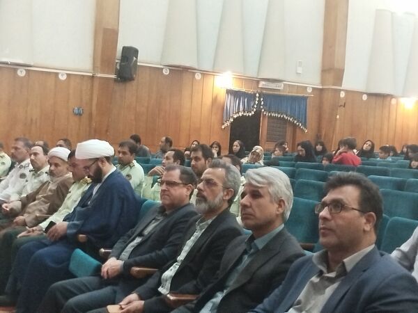 همایش فضای مجازی ظرفیت ها و آسیب ها در سالن سرو کاشمر با حضور مسئولین شهرستان