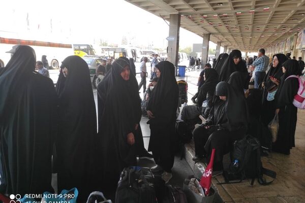 خدمت افتخاری مادران شهدای میناب در مواکب «مادر و کودک» 
