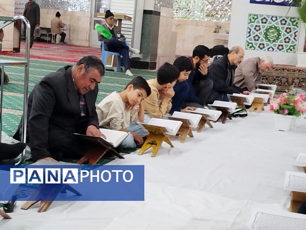 جلسه جزء خوانی قرآن کریم در امامزاده سید حمزه(ع) شهرستان کاشمر
