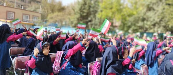 جشن شکوفه ها در دبستان شهید رضا نایب ناحیه۴ مشهد