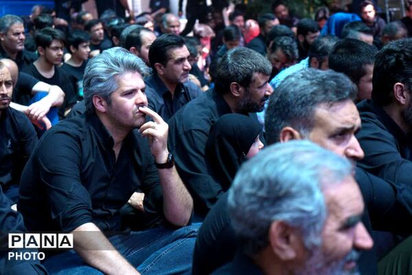 مراسم باشکوه ظهر عاشورا در حسینیه خیمه‌الانتظار مشهد مقدس