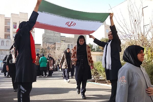  جشن ۲۲ بهمن در دبیرستان حضرت زینب(س) شهرری
