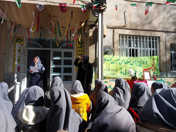 آیین نواختن زنگ انقلاب در آموزشگاه نمونه دولتی فدک فاروج