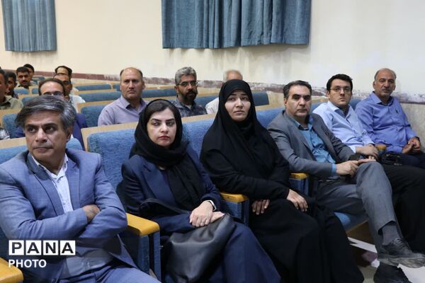 گردهمایی مدیران و معاونین مدارس شهرستان ابرکوه با حضور مشاور وزیر آموزش و پرورش