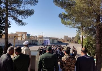 نواختن زنگ بازگشایی مدارس و گرامیداشت هفته دفاع مقدس در کوهپایه