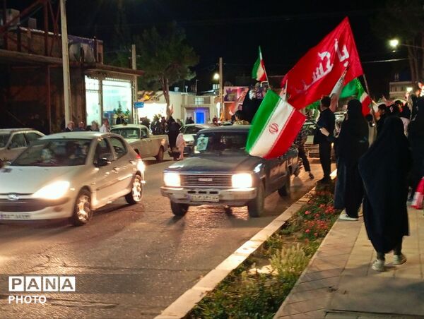 رژه خودرویی دور میدان مرکزی خلیل آباد